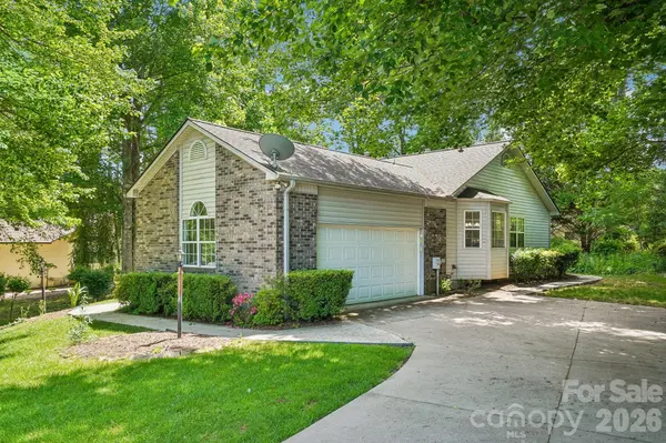 7 St Andrews DR, Etowah, NC 28729