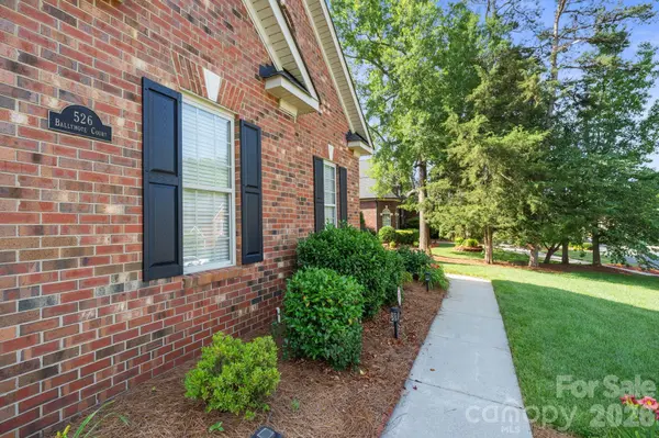 526 Ballymote CT, Matthews, NC 28104