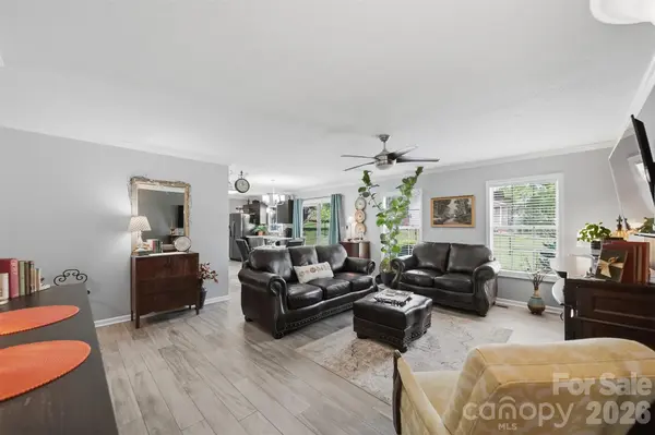 2104 Sheffield CT NW, Conover, NC 28613