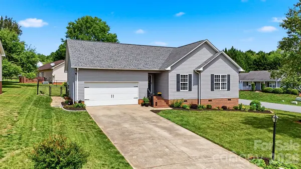 2104 Sheffield CT NW, Conover, NC 28613