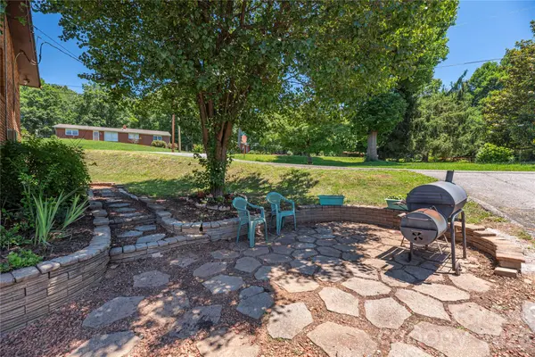 99 Young DR, Candler, NC 28715