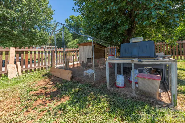 99 Young DR, Candler, NC 28715