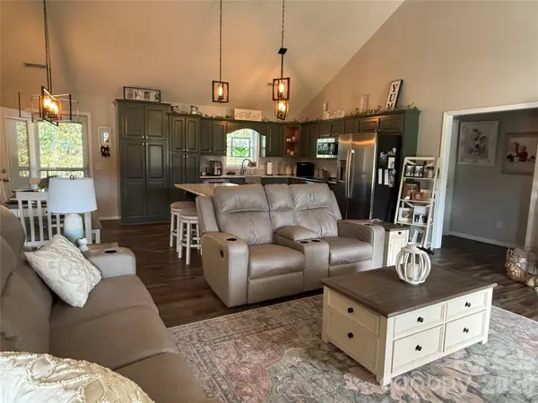 109 White Hall LN, Hudson, NC 28638