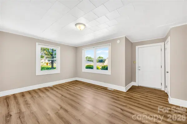 3635 2nd AVE SW, Hickory, NC 28602