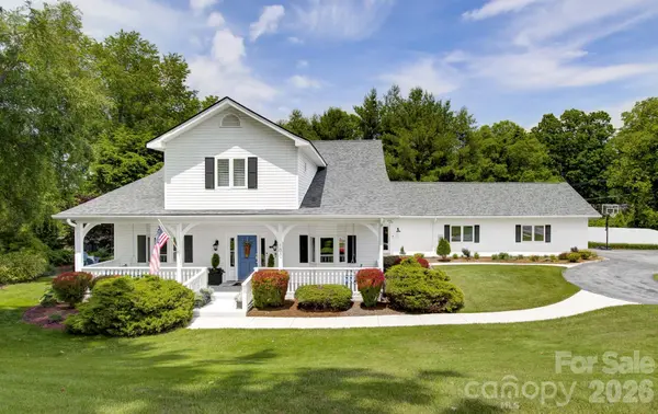 100 Perry PL,  Hendersonville,  NC 28739