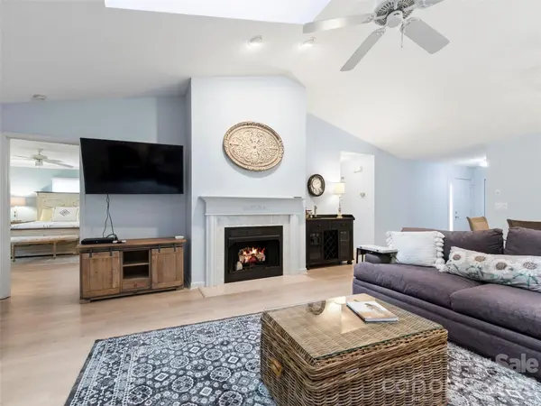 83 Laurel Ridge PL, Hendersonville, NC 28739