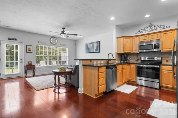 2010 Talbot LN, Hickory, NC 28602