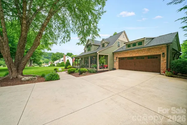 98 Garden LN, Canton, NC 28716