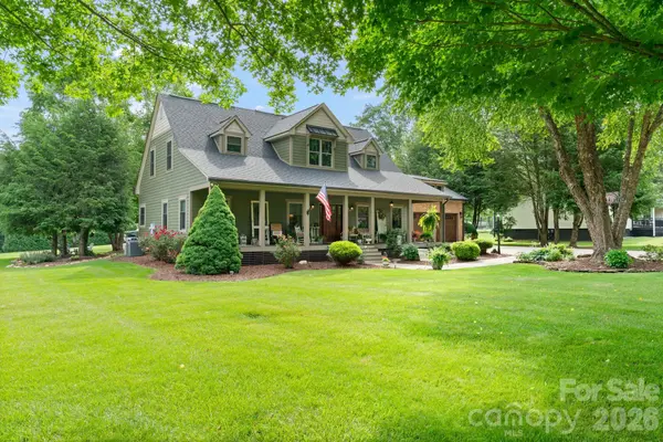 98 Garden LN, Canton, NC 28716