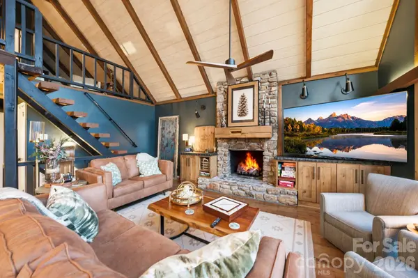 429 Green Cove RD, Sugar Mountain, NC 28604