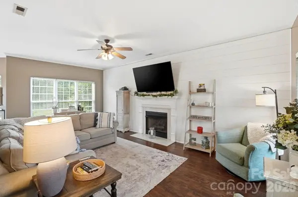 117 Heathrow LN, Statesville, NC 28677