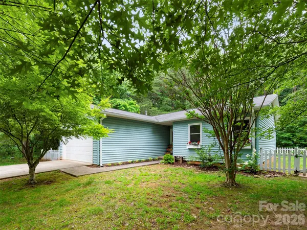 39 Rocking Porch LN, Asheville, NC 28805
