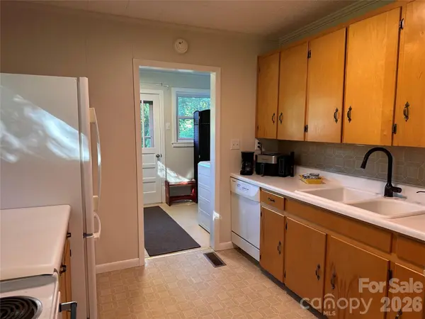 21 Byrd LN, Brevard, NC 28712