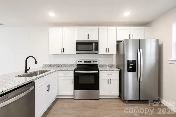 1033 19TH ST NE #37 & 38, Hickory, NC 28601