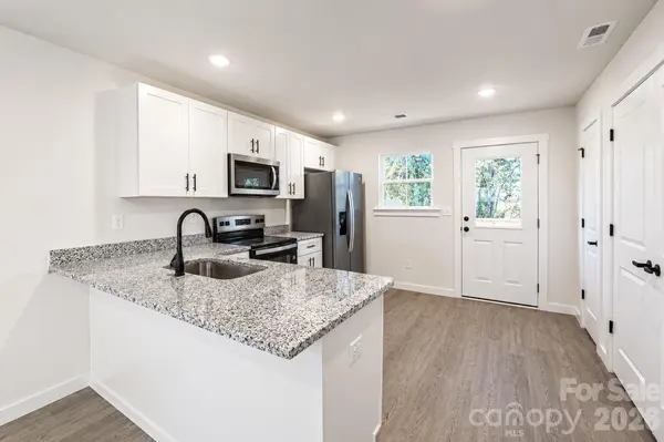 1033 19TH ST NE #37 & 38, Hickory, NC 28601
