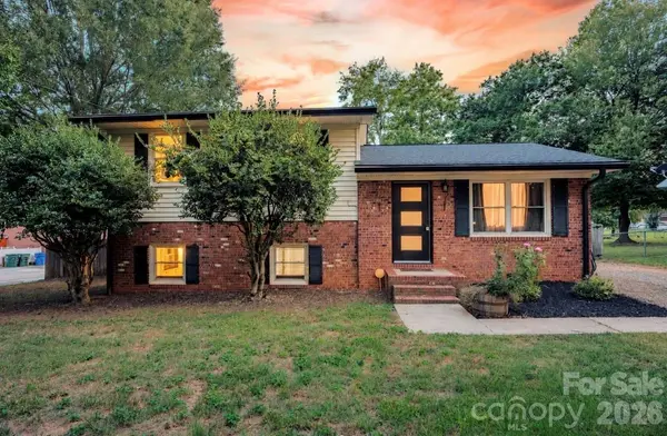 827 Brookwood DR,  Mooresville,  NC 28115