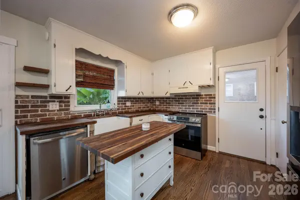 827 Brookwood DR, Mooresville, NC 28115