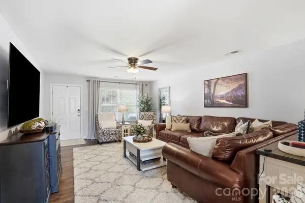 2757 Waybrook DR, Dallas, NC 28034