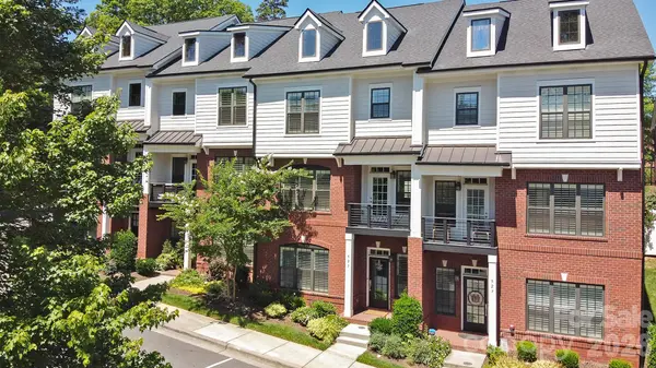 523 Griffith Village LN, Davidson, NC 28036