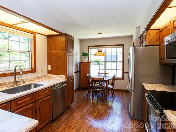 357 Laurel Park PL, Hendersonville, NC 28791
