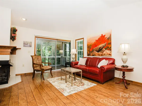 357 Laurel Park PL, Hendersonville, NC 28791