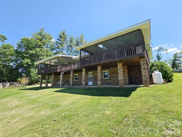 72 Ridgetop LN, Spruce Pine, NC 28777