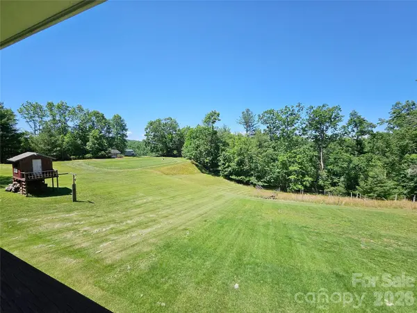 72 Ridgetop LN, Spruce Pine, NC 28777