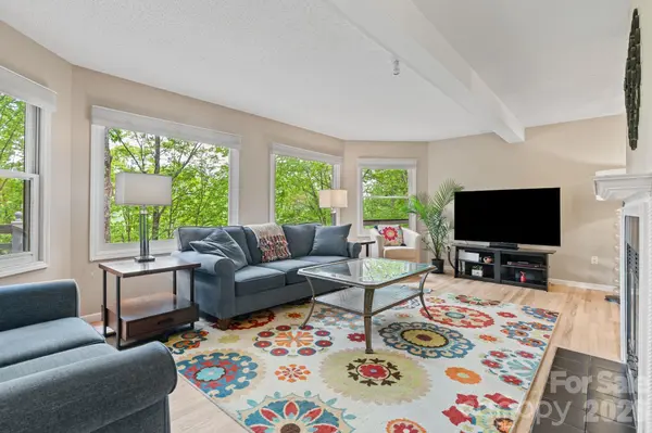 58 Sourwood DR, Mills River, NC 28759