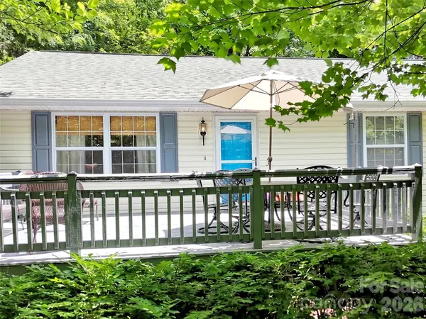 330 Sleepy Hollow DR, Waynesville, NC 28785