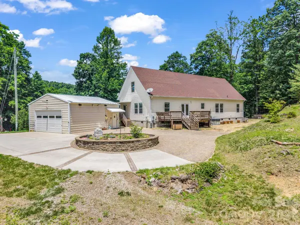2255 Mount Olivet RD, Zirconia, NC 28790
