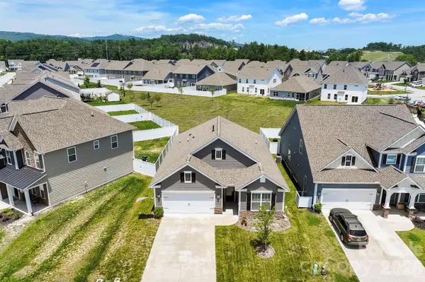 48 Thornberry RD, Hendersonville, NC 28792