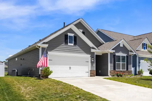 48 Thornberry RD, Hendersonville, NC 28792