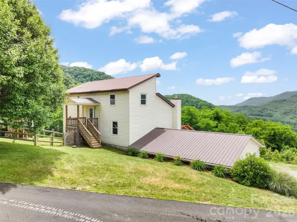 50 Blossom DR, Waynesville, NC 28786