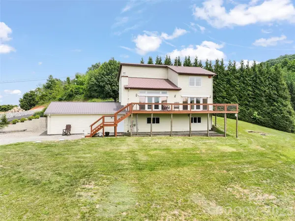 50 Blossom DR, Waynesville, NC 28786