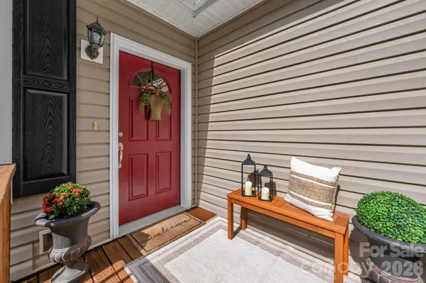 163 Longview DR, Hendersonville, NC 28791