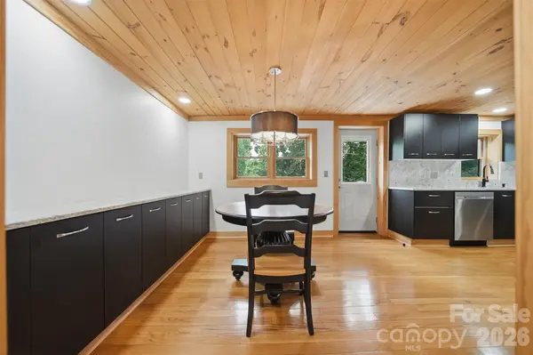418 Arlington CIR NW, Lenoir, NC 28645