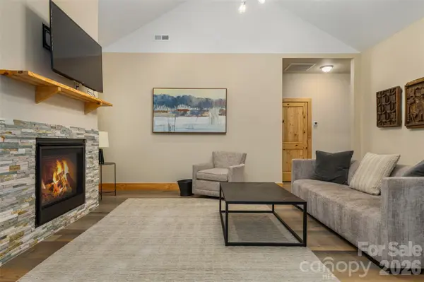 48 River Walk DR, Asheville, NC 28804