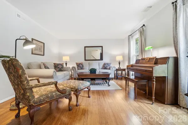8211 Mahogany DR, Charlotte, NC 28227