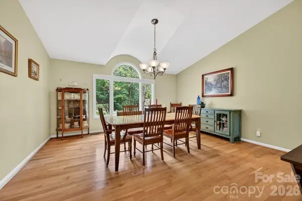 1820 Riverview CT, Hendersonville, NC 28739