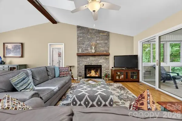 1820 Riverview CT, Hendersonville, NC 28739