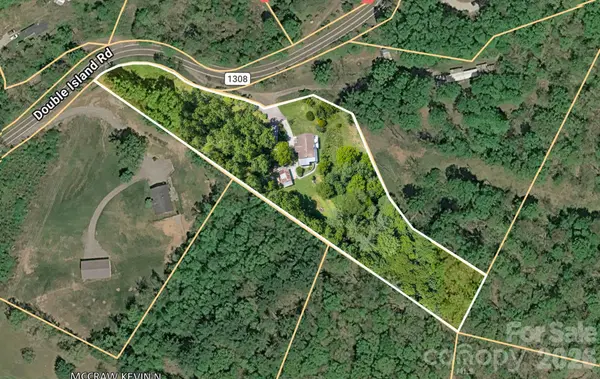 30 Reeves DR, Burnsville, NC 28714
