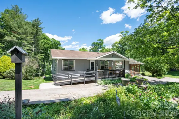 30 Reeves DR, Burnsville, NC 28714
