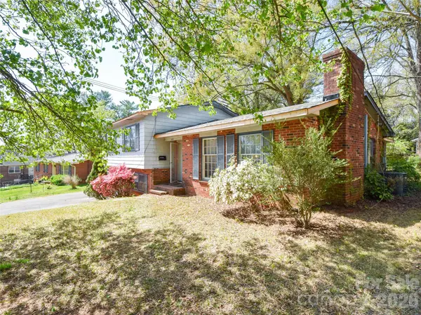 1420 Waybridge LN, Winston Salem, NC 27103
