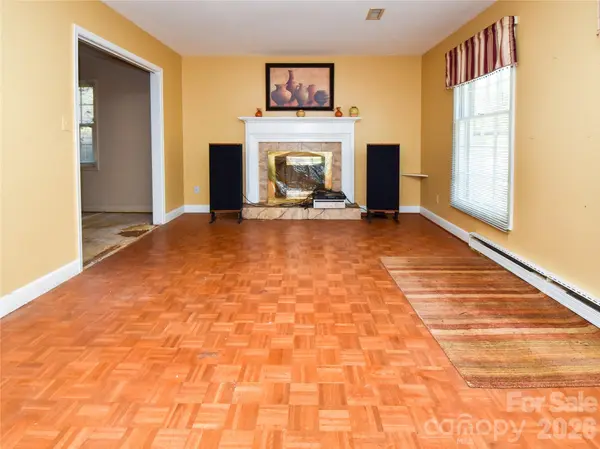 1420 Waybridge LN, Winston Salem, NC 27103