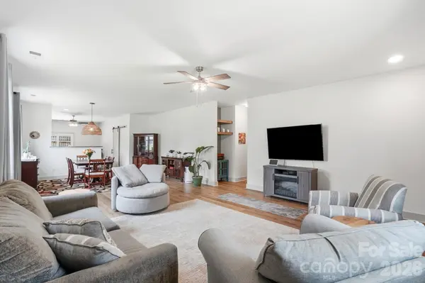 2211 Savannah Hills DR, Matthews, NC 28105