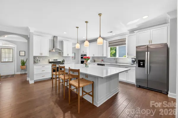 1824 Laveta RD, Charlotte, NC 28269