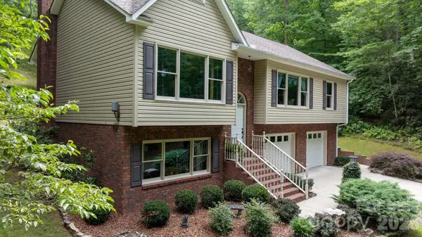 2956 Indian Grave RD, Lenoir, NC 28645