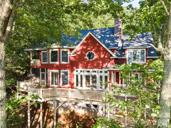 108 Flame Azalea DR, Swannanoa, NC 28778
