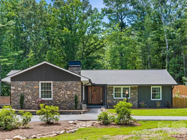 26 Glen Cove RD, Arden, NC 28704