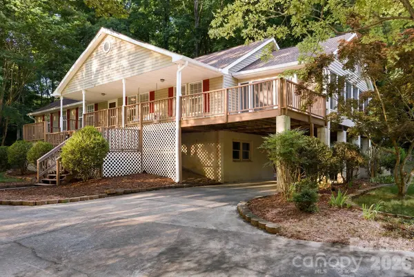 135 Brookhaven LN, Advance, NC 27006